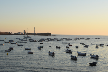 Puerto pesquero al atardecer