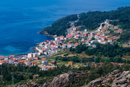 paisaje de un pueblo de la costa da morte en Galicia