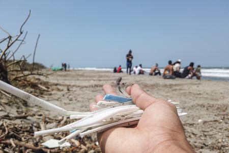 beach-cleaning-gdf1f44c9a_1920.jpg