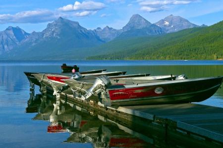 boats-on-a-dock-3961470_1920.jpg