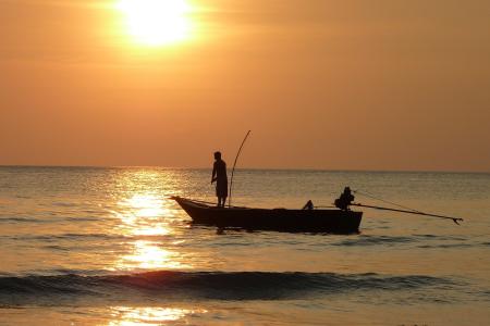 fisherman-209112_1920.jpg