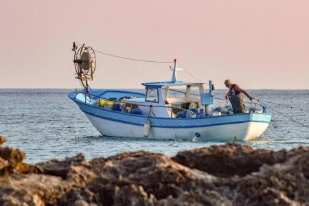 fishing-boat-g3fb263806_1920.jpg