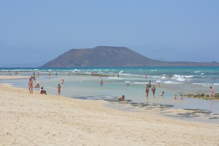 isla-de-lobos-gdc5e3053a_1920.jpg