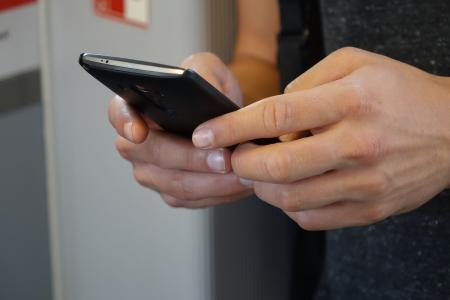 movil_curso_marketing_redes-sociales_comercializacion.jpg