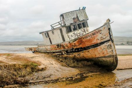 shipwreck-gfa78663b8_1920.jpg