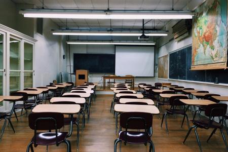 classroom-g75e5d3deb_1920_pixabay.jpg