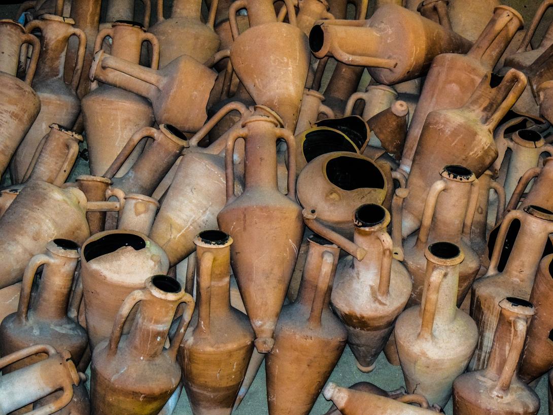 amphorae-g32ed921fe_1920.jpg