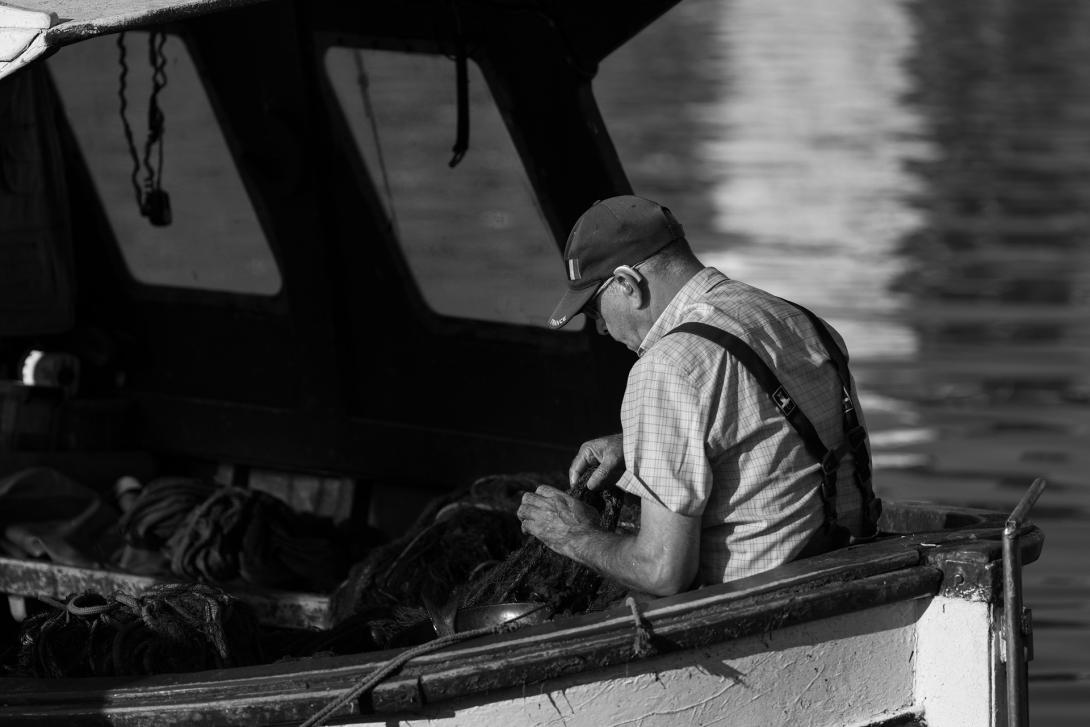 fisherman-g8cf1706eb_1920.jpg