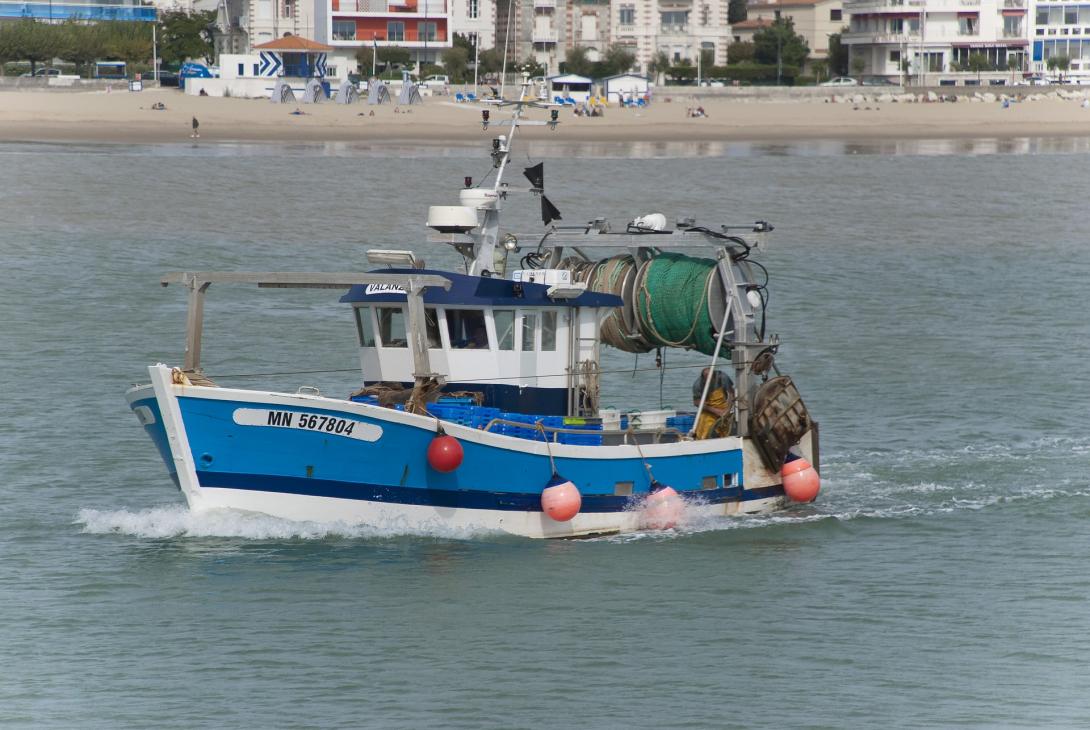 fishing-boat-5016213_1920.jpg