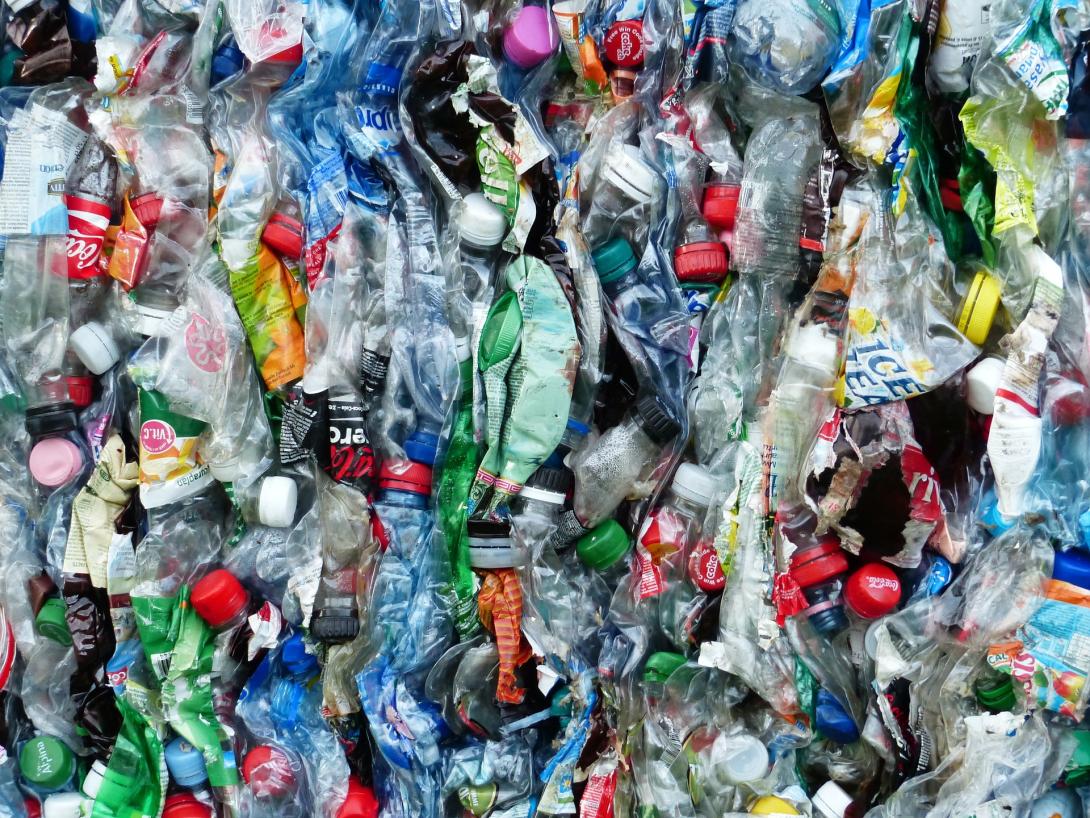 plastic-bottles-g20efb397e_1920.jpg