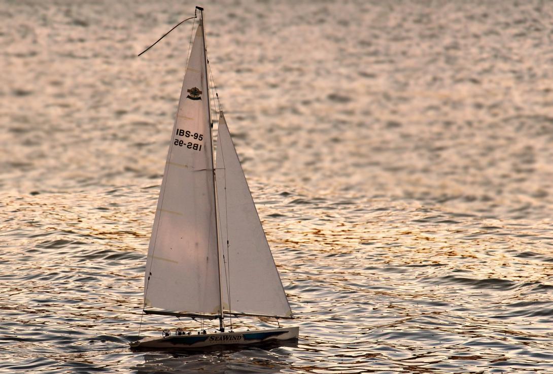 sailboat-g5be8876d9_1920.jpg