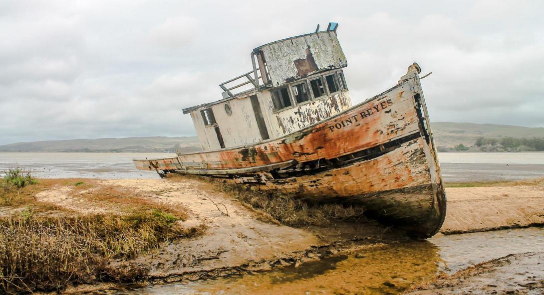 shipwreck-gfa78663b8_1920.jpg